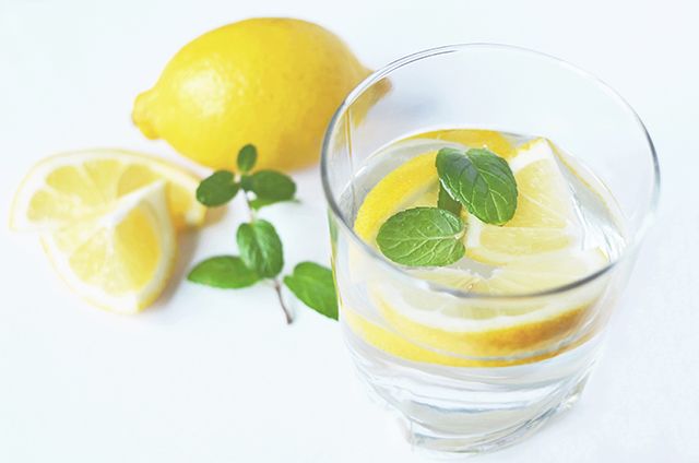 add-lemon-to-water
