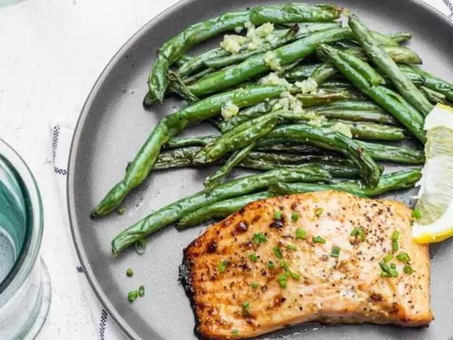 Salmon with Green Beans