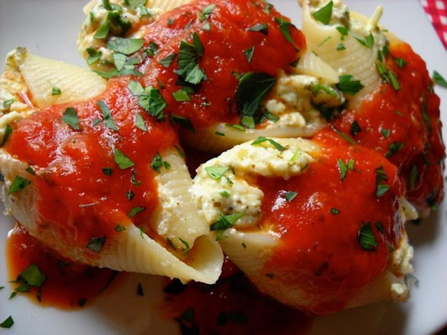 Spinach, Ricotta and Pesto Stuffed Shells